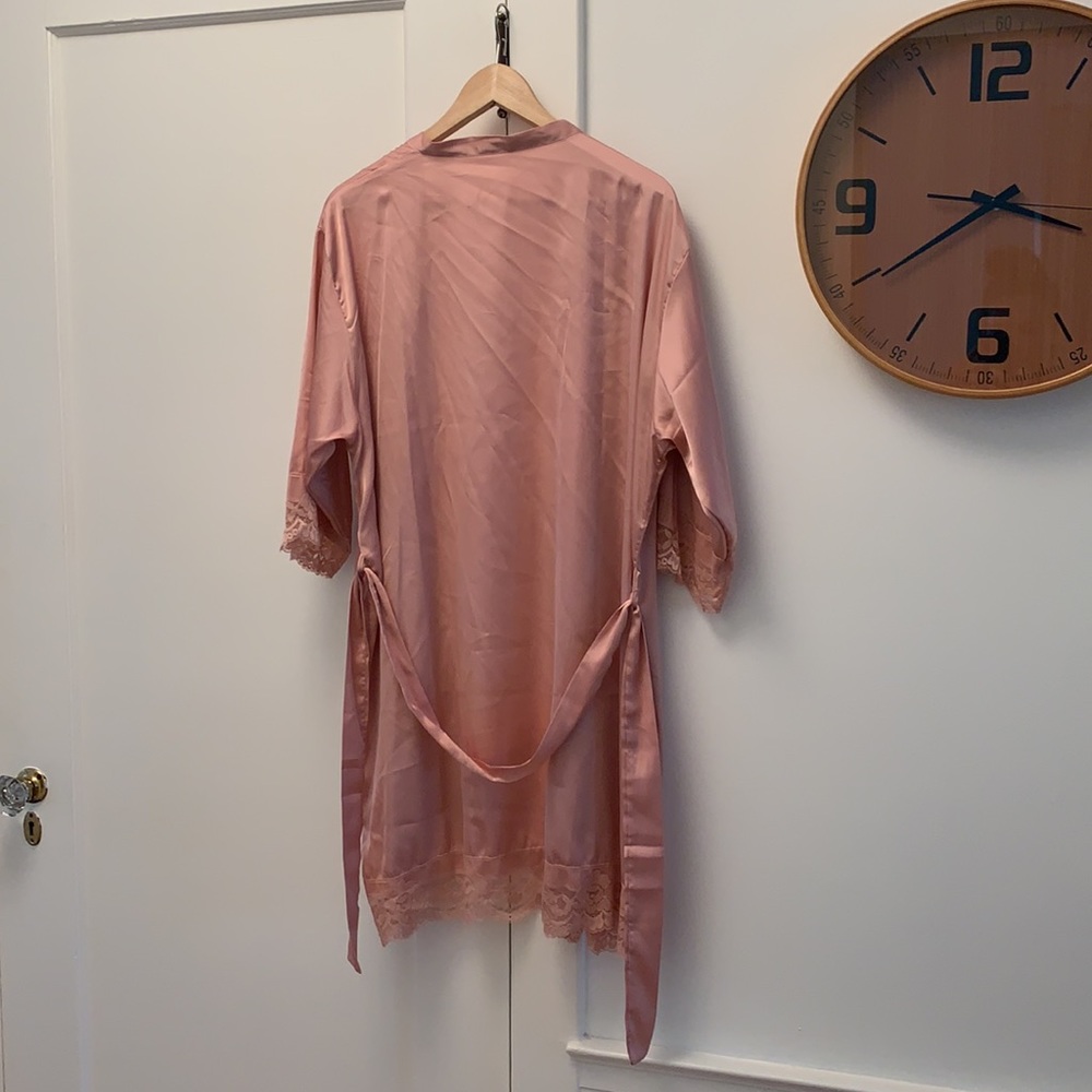 Pink Robe - Picture 4 of 6